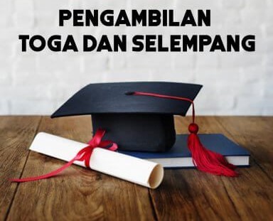 pengambilan-toga-fisipol-uma-385x385 (2)